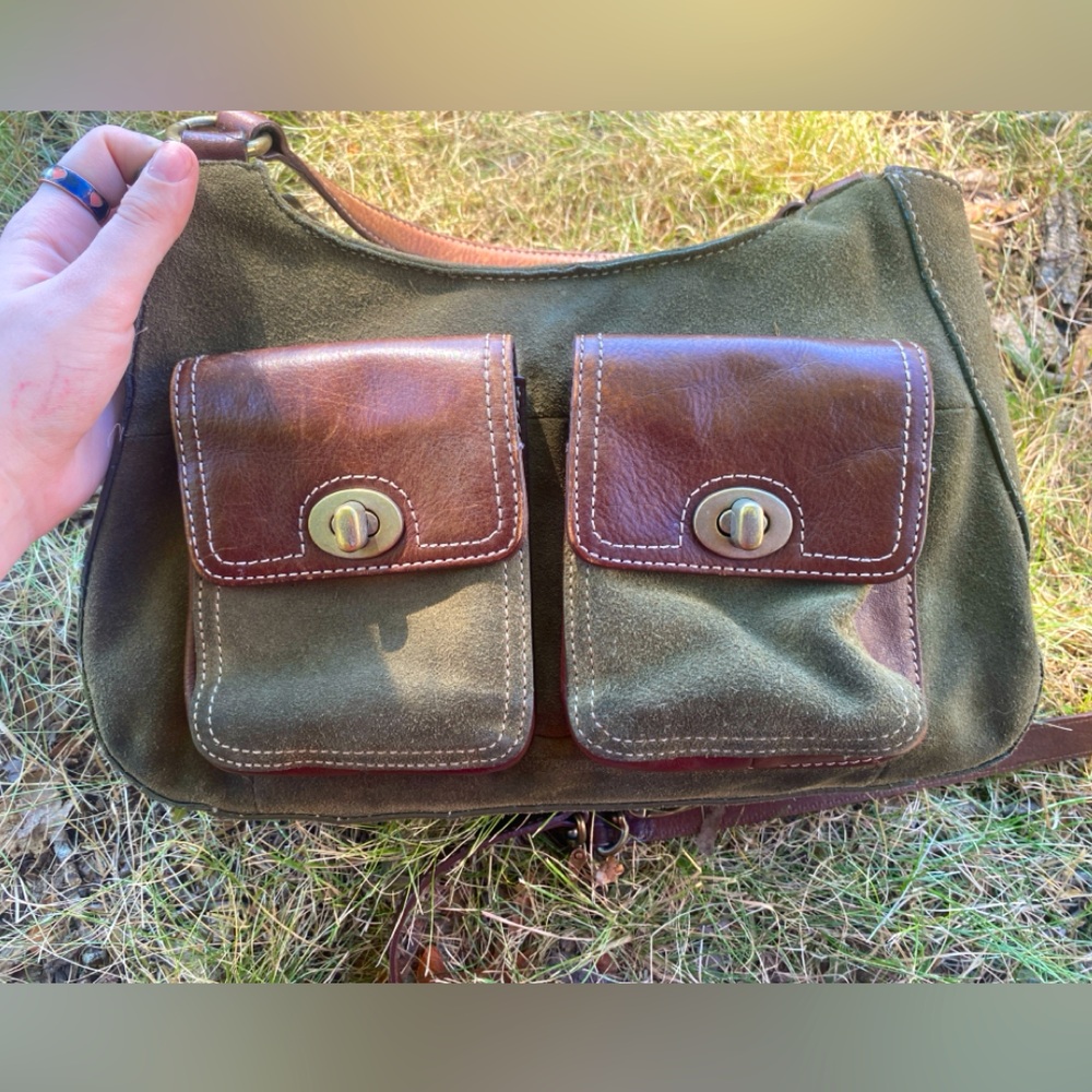 More pictures of the bag listed on my page with better lighting.